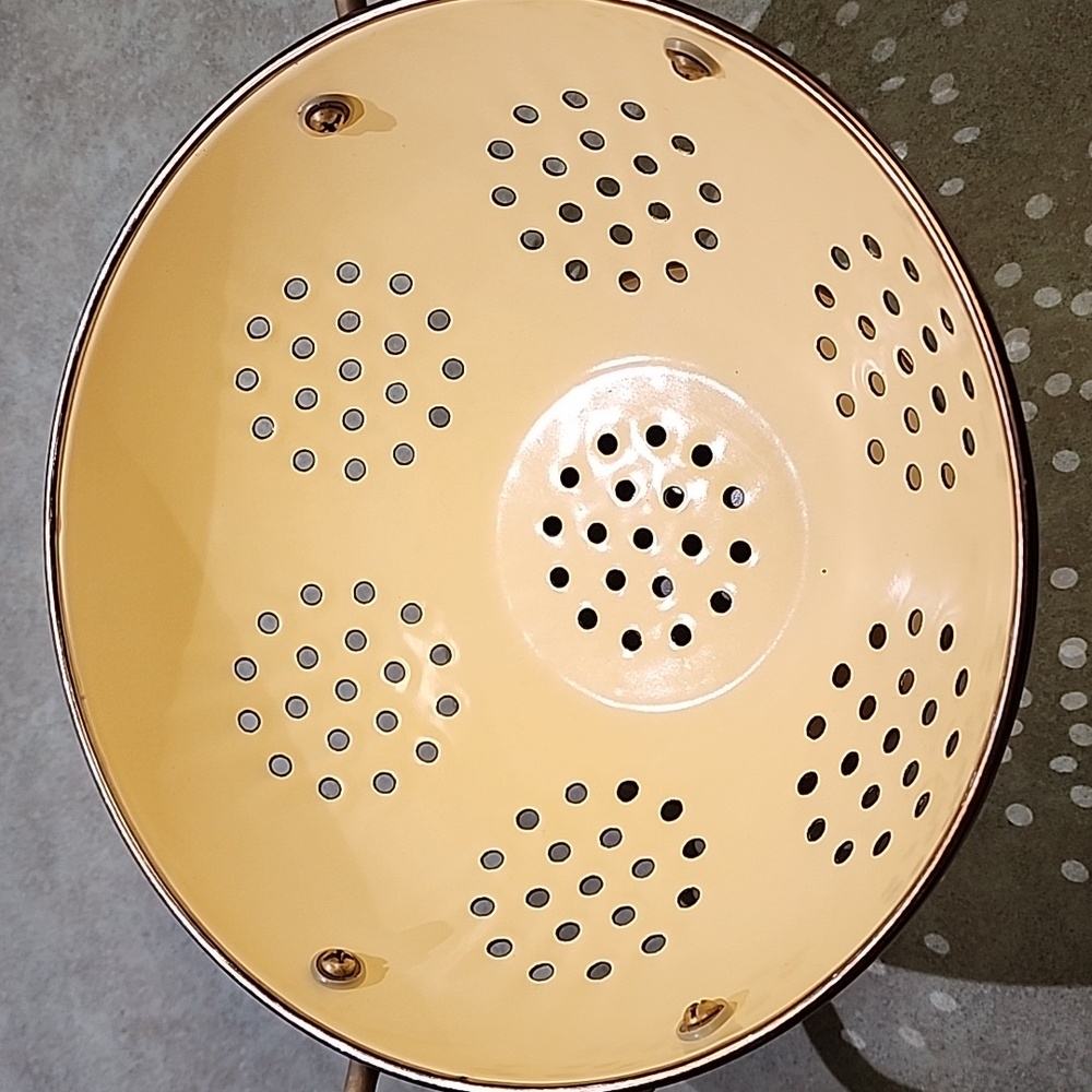 Pfaltzgraff Village pattern metal colander kitchen strainer Nwot - Picture 4 of 8